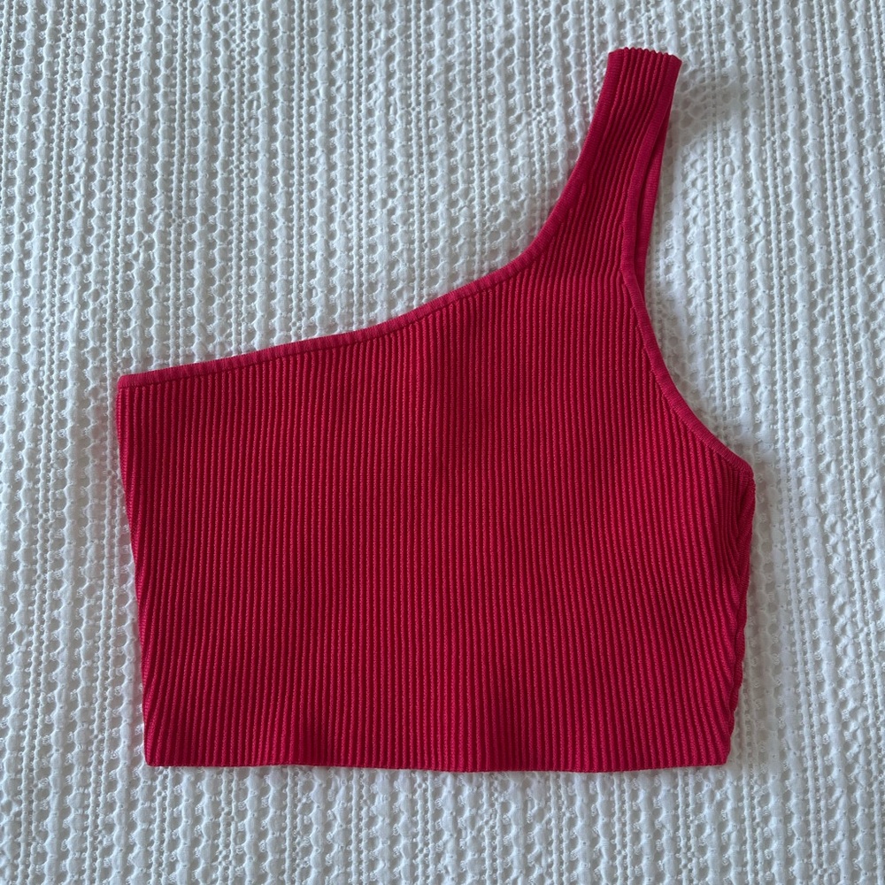 Aritzia Babaton Sculpt Knit One-Shoulder Ribbed Crop Top